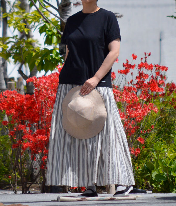 肌触りよくリラックス感のあるレディース半袖無地Tシャツコーデ