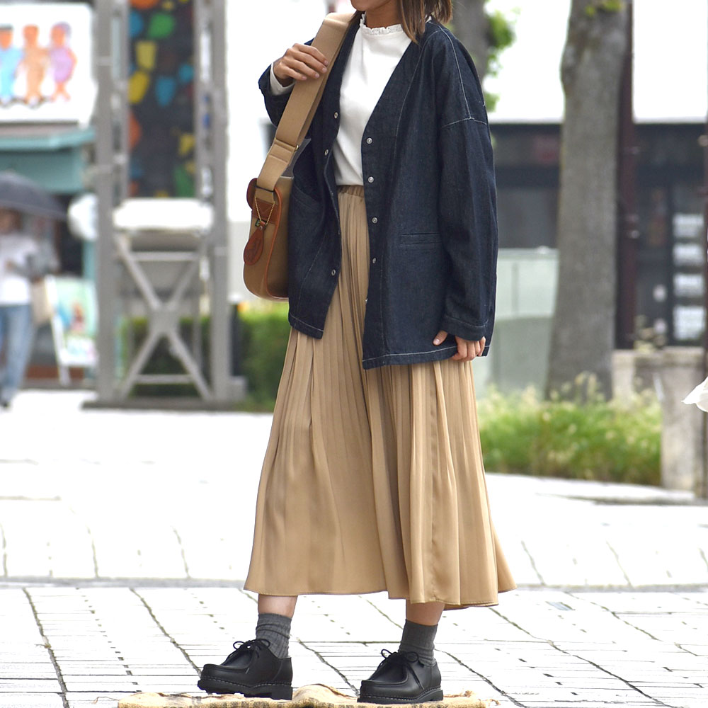 ブレディ (BRADY) STOUR ショルダーバッグ を使った フリル×デニムの甘辛ミックスレディース秋コーデ