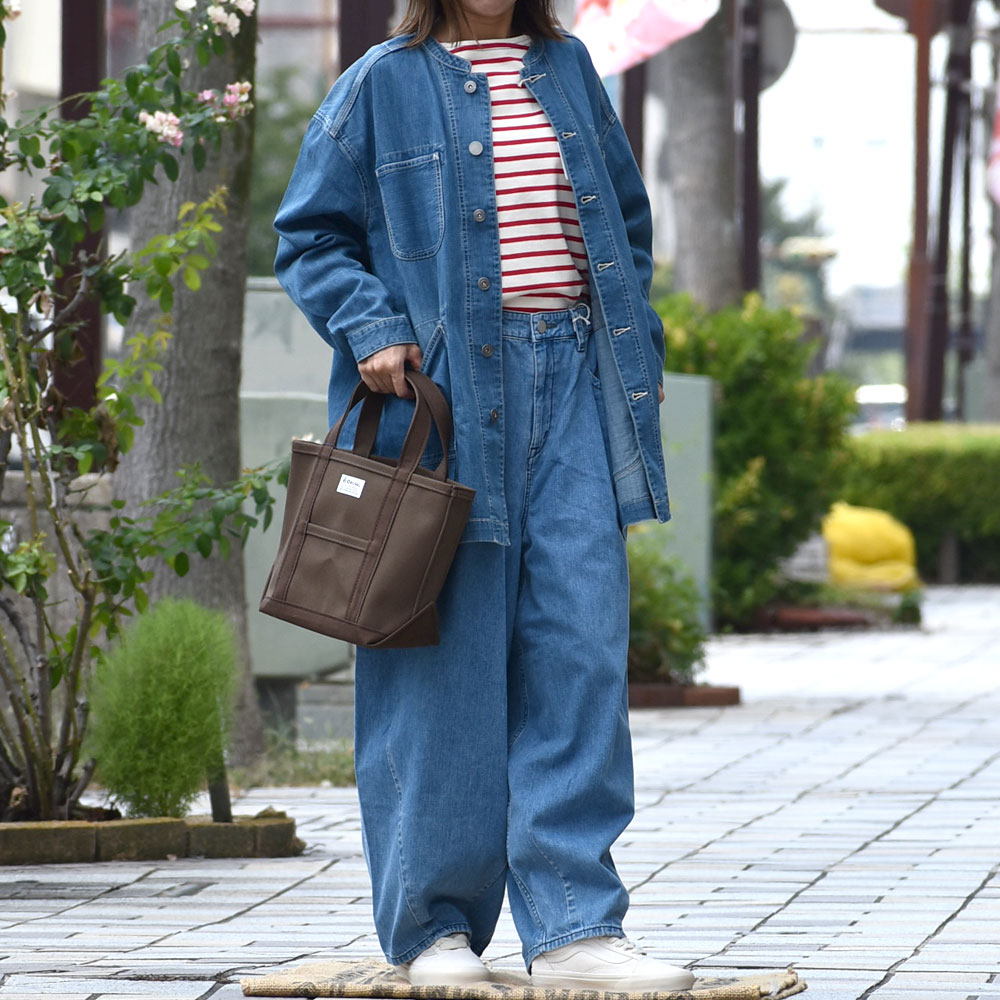 オーチバル/オーシバル (ORCIVAL) Tote Bag Small キャンバストートバッグ 小 OR-H0285KWC を使ったデニムonデニムのカジュアルレディースコーディネート