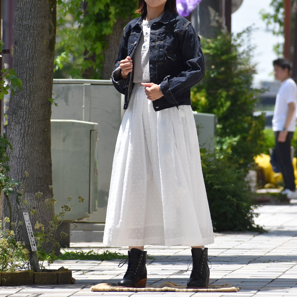 デラックスウエア (DELUXEWARE) VINTAGE FIRST JACKET ワンウォッシュ ヴィンテージファーストデニムジャケット ジージャン ファーストモデル 1949XJ を使ったレディースコーディネート