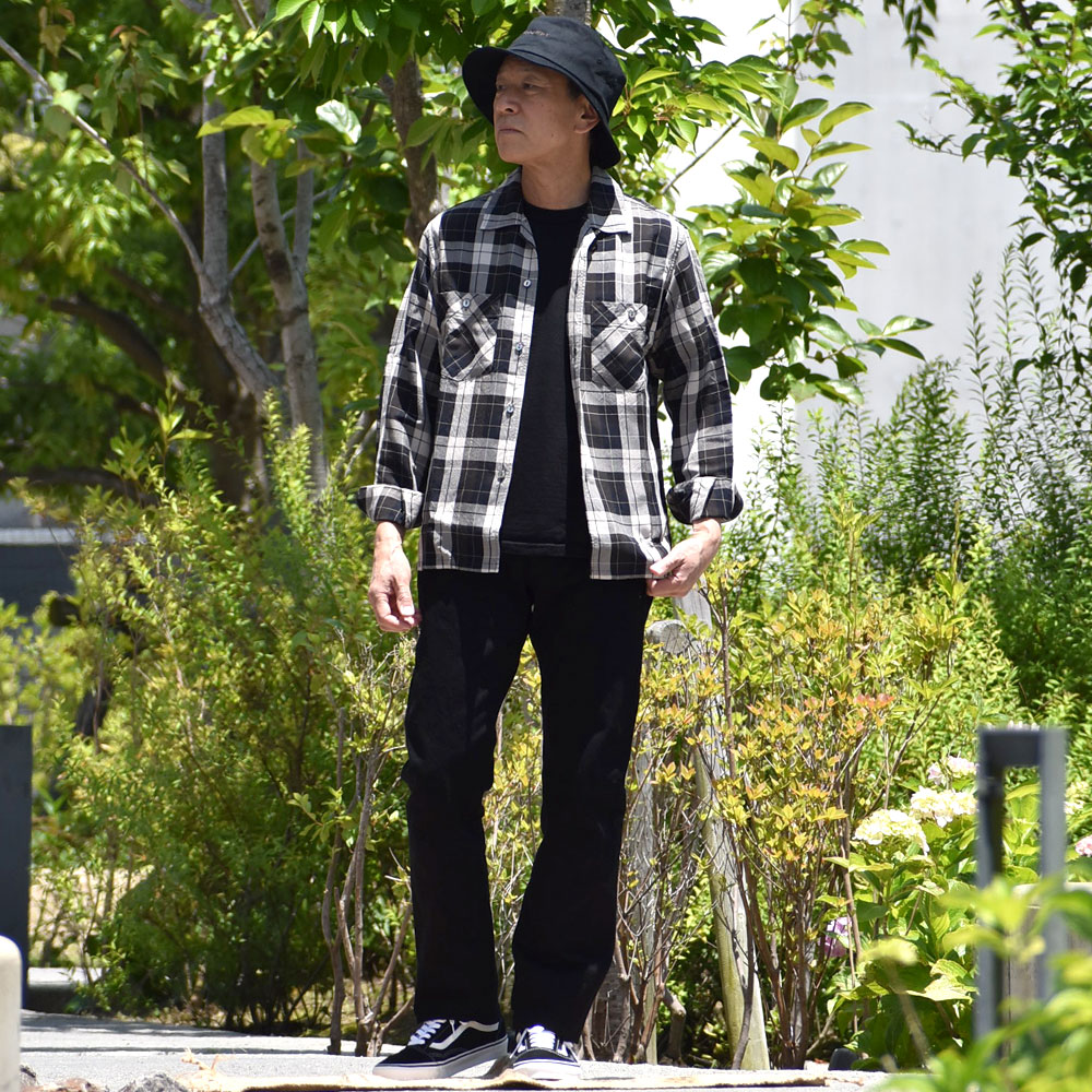 フリーホイーラーズ (FREEWHEELERS) -Lot 601 RB- 1960s~ 5 POCKET JEANS STRAIGHT FIT 1961 MODEL ブラックジーンズ 2422003を使った 夏のメンズコーデ