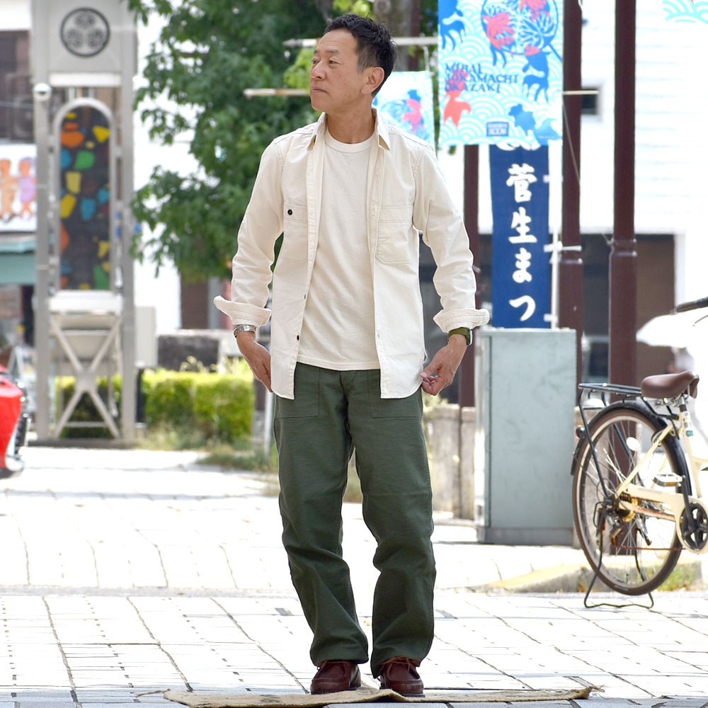 ダリーズ (DALEE'S&Co) PLAIN 半袖Tシャツ コットンTシャツ 無地 1920年代 ROT1920 を使ったアースカラーで品よく夏メンズコーディネート