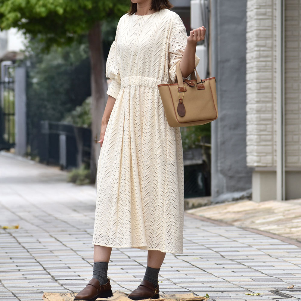 オーロラシューズ (AURORA SHOES) Middle English レディース レザーシューズ ME-W を使った 一枚で楽チン♪大人キレイな夏ワンピースコーディネート