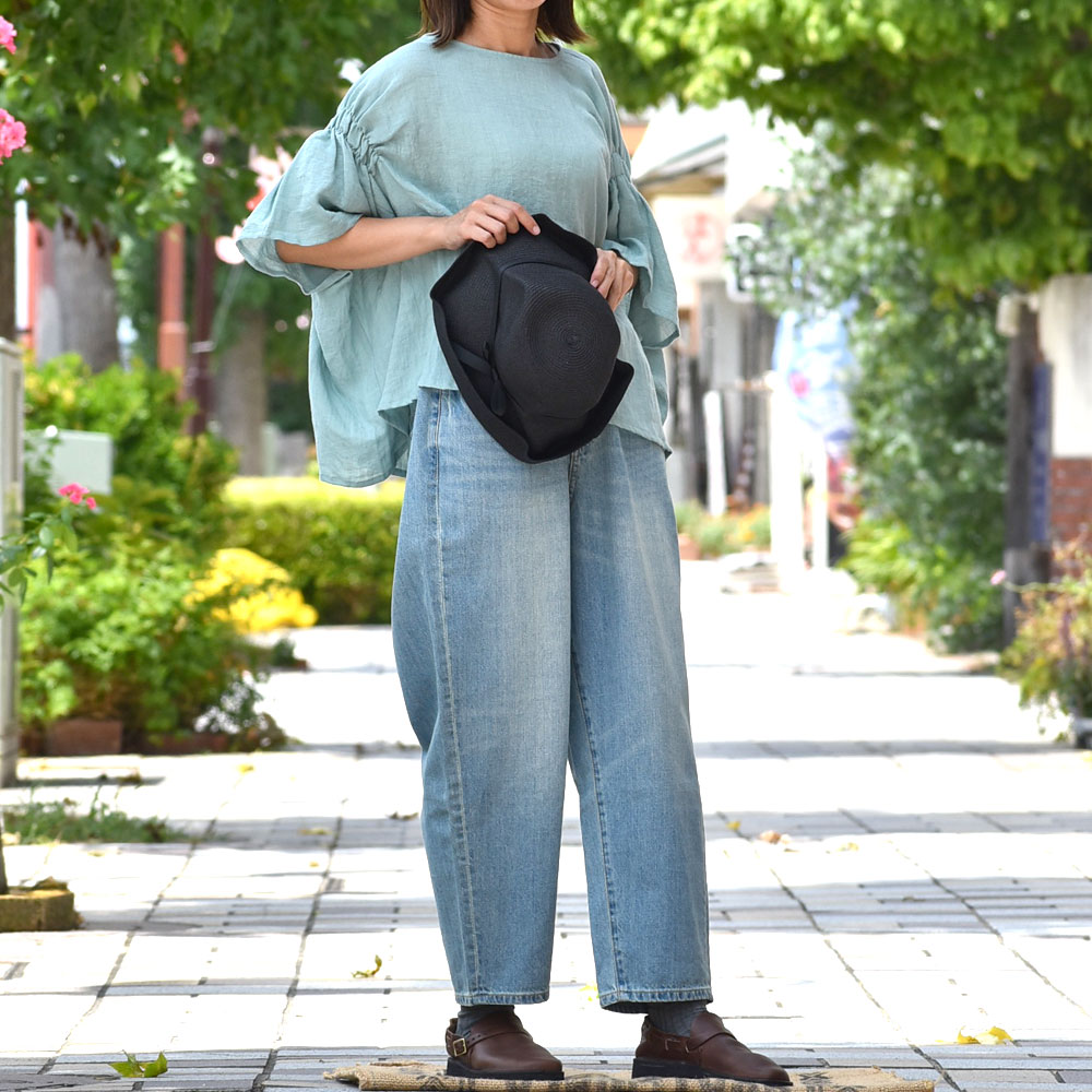 アブ (ABU) 細リボンペーパーハット 折りたたみリボンHAT 帽子 38-B1-NH-040 を使った ふわっとシルエットのナチュラルレディース夏コーディネート