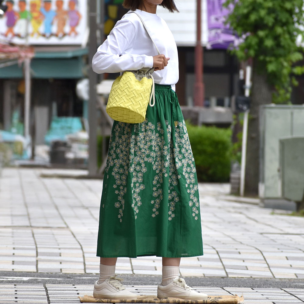 バンズ/ヴァンズ(VANS) OLD SKOOL OVERSIZED LACE marshmallow オールドスクール ローカットスニーカー VN000CR5FS8 を使ったイエロー×グリーン春夏レディースコーディネート