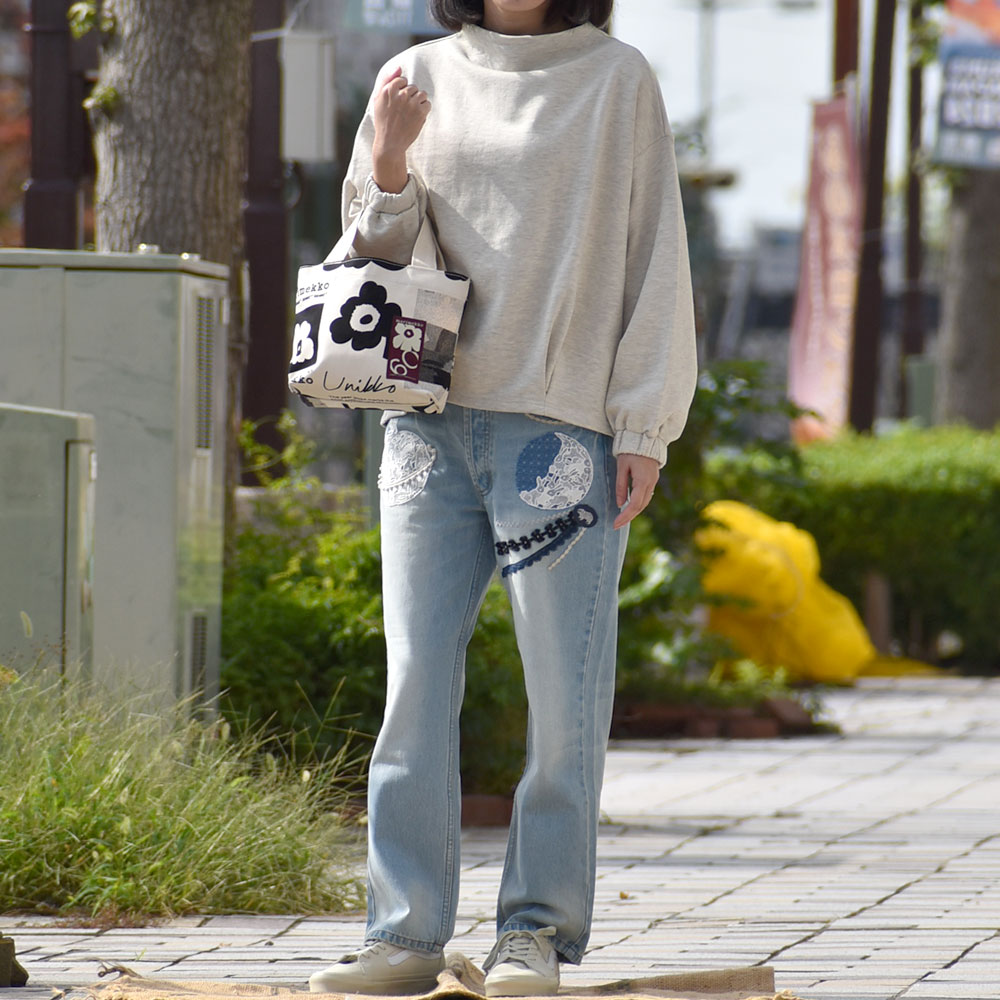 ケレン(KELEN) BY COLOR MOCK NECK TOPS -POWL- 長袖カットソー LKL22FBL7を使ったリメイクデニムパンツが主役の秋レディースコーディネート