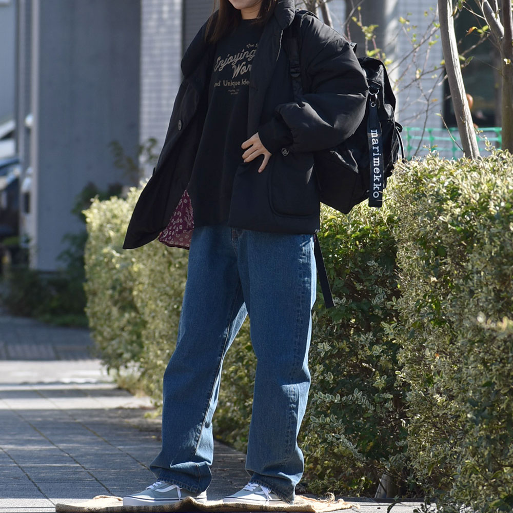 ケレン(KELEN) -VENY- WIDE STRAIGHT DENIM リラックステーパードパンツ  LKL25FPT2113 を使った リラックスムードのデイリーレディース秋冬コーデ