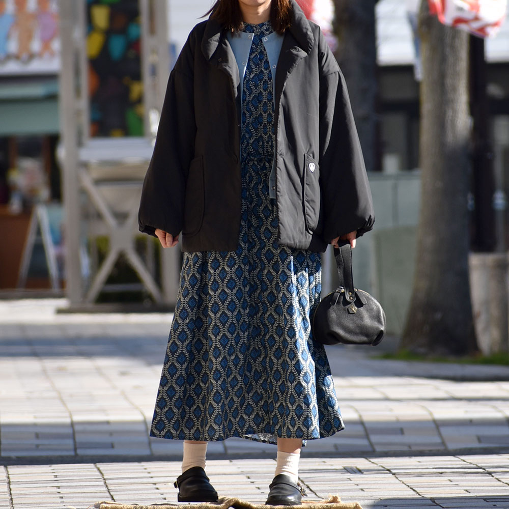 アインソフ (Ain Soph) まん丸ハンドバッグ ASE1565-STN を使った 冬のきれいめレディースコーデ