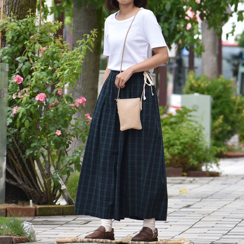 ブリスバンチ (Bliss bunch) ダーツタックサイドリボンパンツ スカートパンツ スカート風パンツ K754-215 を使った 白Tを使ったナチュラルレディース夏コーデ