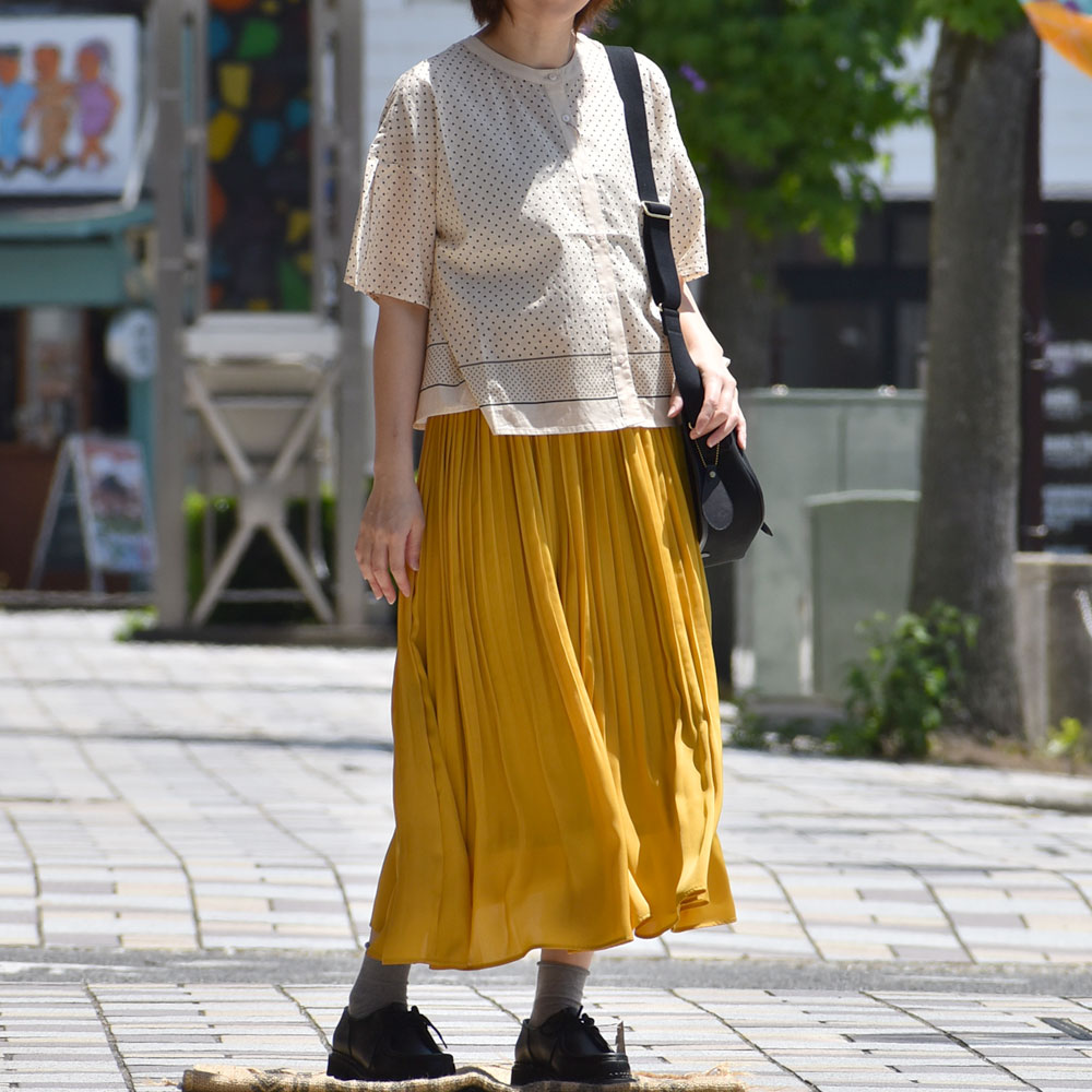 ブレディ (BRADY) COLNE ショルダーバッグ を使った綺麗色スカートが主役のレディース夏コーデ