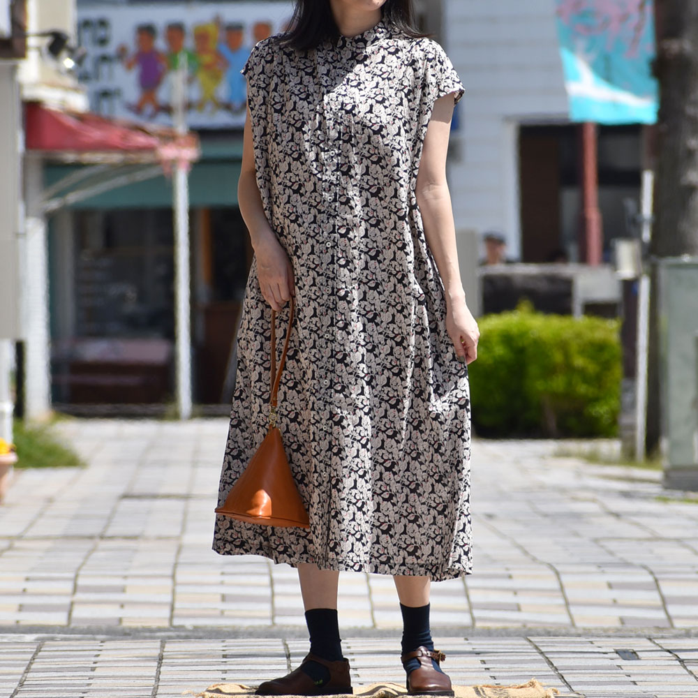 イルビゾンテ(IL BISONTE)テトラ パーティー レザーバッグ 54242-3-05113 を使った夏のお出かけに！ワンピースレディースコーディネート