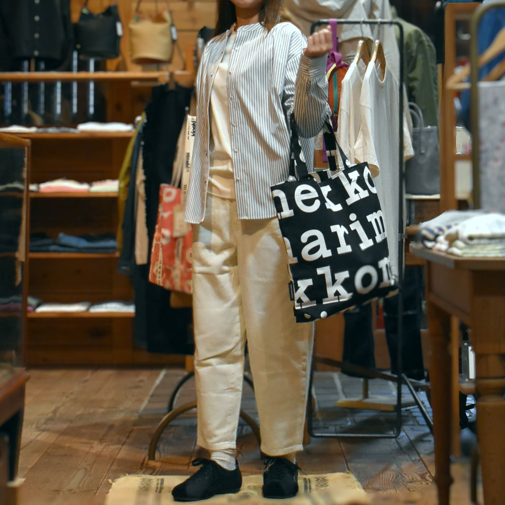 ポンデシャロン (PONT DE CHALONS) 日本製　トロワ 衿フリルプルオーバー　22451612 を使った 春の爽やかホワイトレディースコーデ