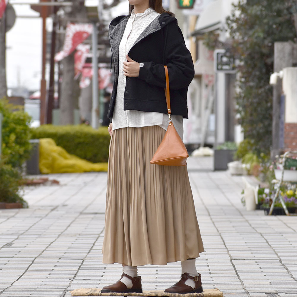 オーロラシューズ (AURORA SHOES) T-Strap レザーシューズ 革靴 TS-W を使った 春のガーリーカジュアルレディースコーディネート