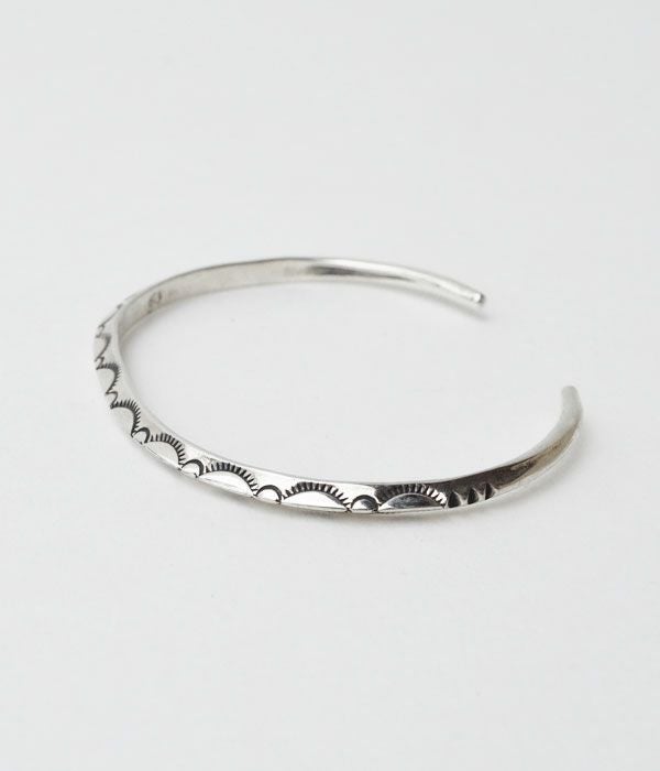ラリースミス(LARRY SMITH) MEN'S EXTRA THIN TRIANGLE BRACELET (LEAF