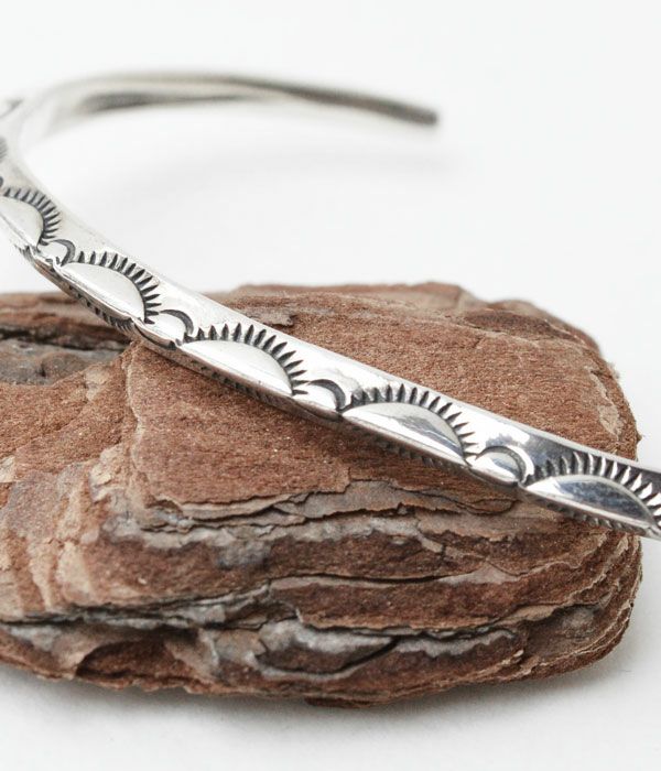 ラリースミス(LARRY SMITH) MEN'S EXTRA THIN TRIANGLE BRACELET (LEAF