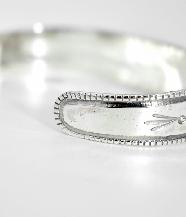 ラリースミス (LARRY SMITH) THUNDERBIRD STAMPED BRACELET バングル シルバーアクセサリー BR-0103