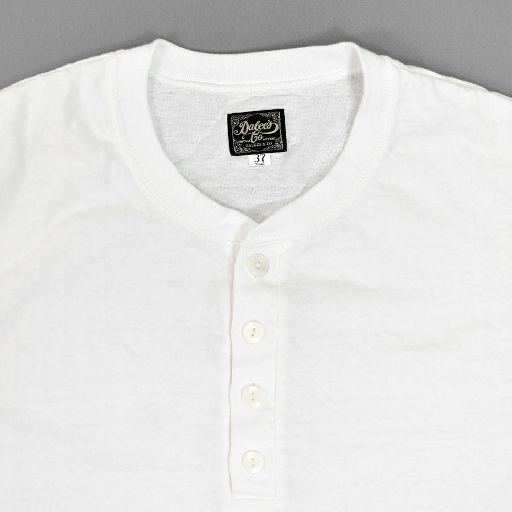 ダリーズ (DALEE'S&Co)<br> Spinner [1920s HENLEY NECK]<br> 半袖ヘンリーネックTシャツ<br> WHITE / DOPE.BLK / GRY.WASH
