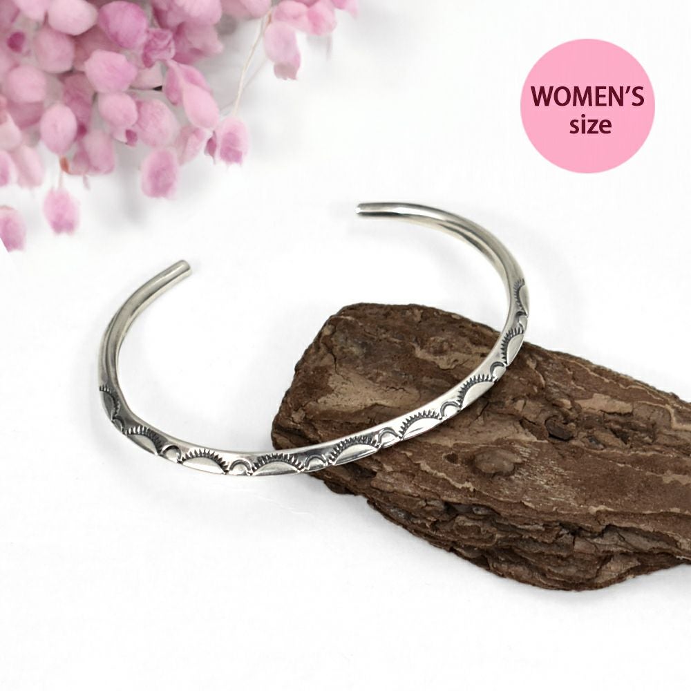 ラリースミス (LARRY SMITH) LADIE'S EXTRA THIN TRIANGLE BRACELET ラリースミス (LARRY SMITH) LADIE'S EXTRA THIN TRIANGLE BRACELET