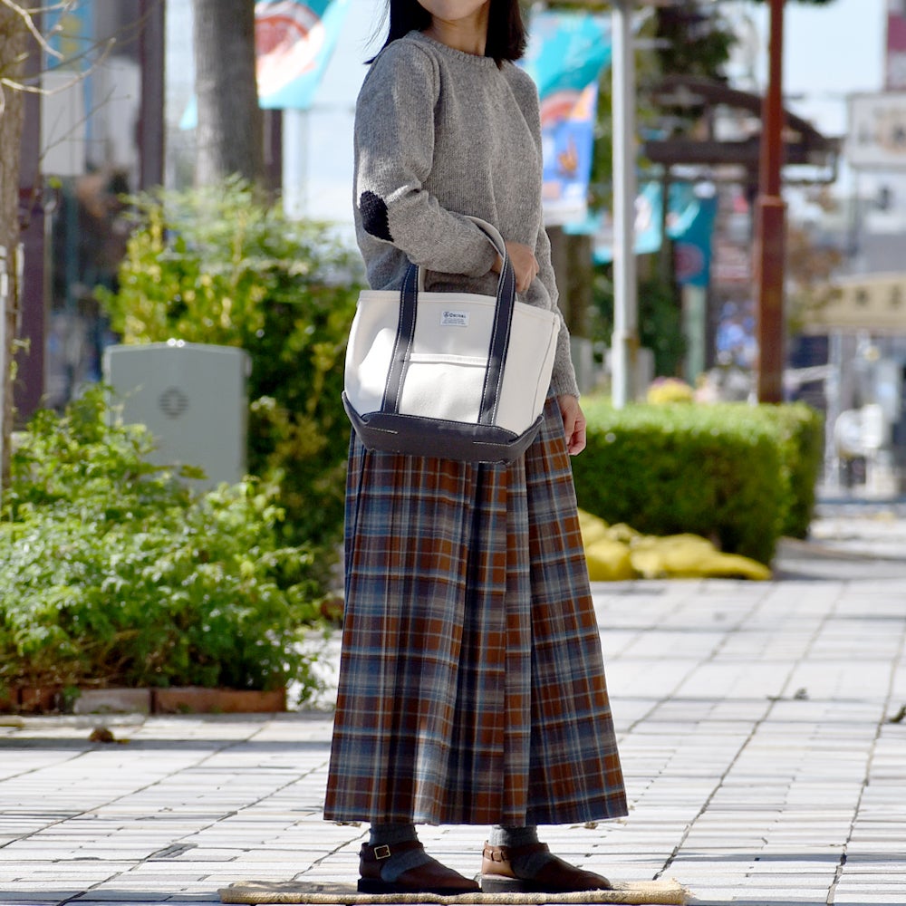 ポンデシャロン (PONT DE CHALONS) ペルーニットハートパッチ無地PO PERUVIAN KNIT HEART PATCH PULLOVER セーター 22650112